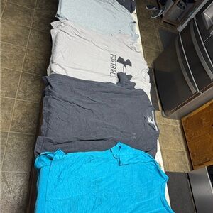 5 Sz Large Men's Blue and Gray T-Shirts